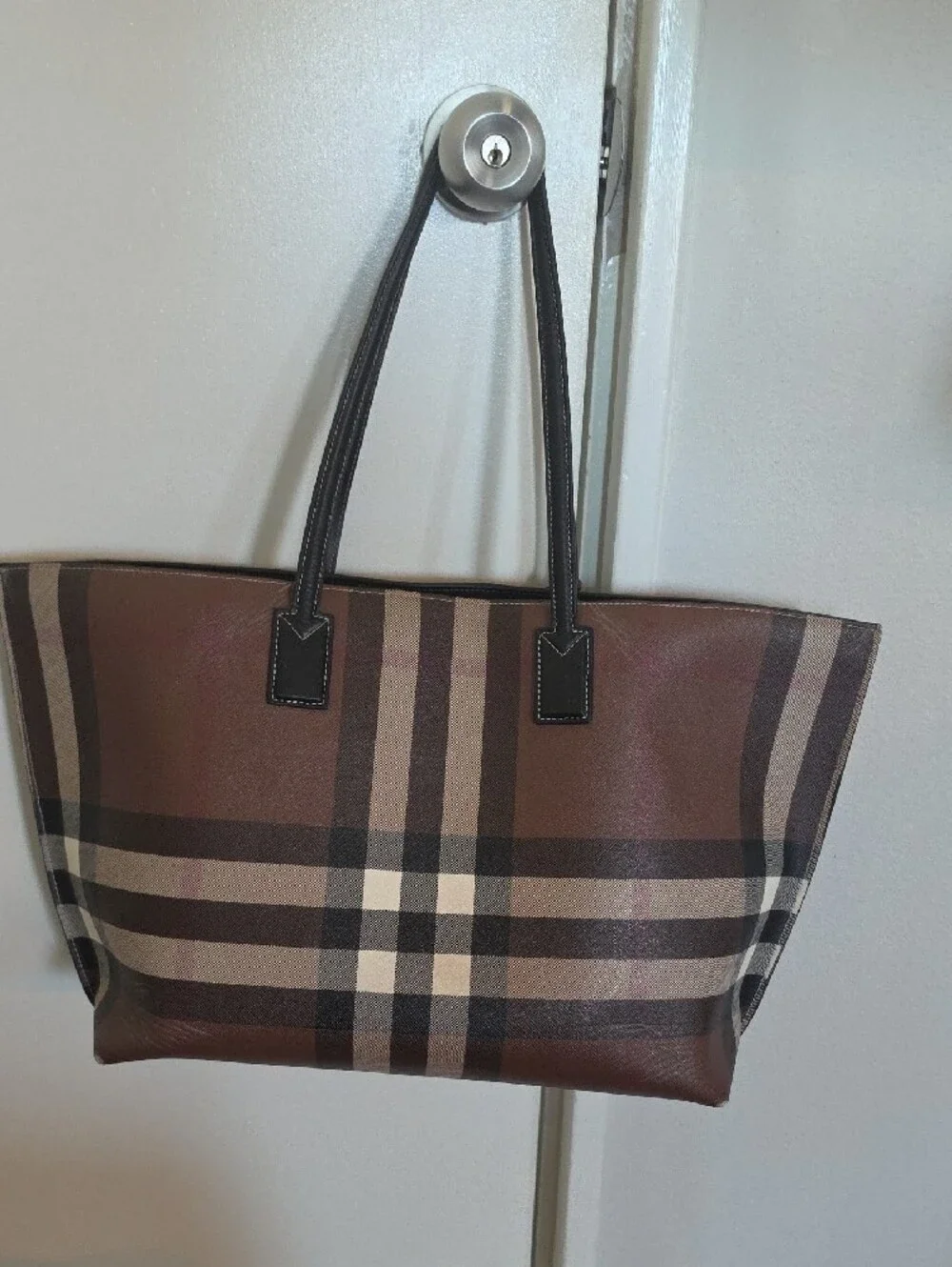 Burberry this medium